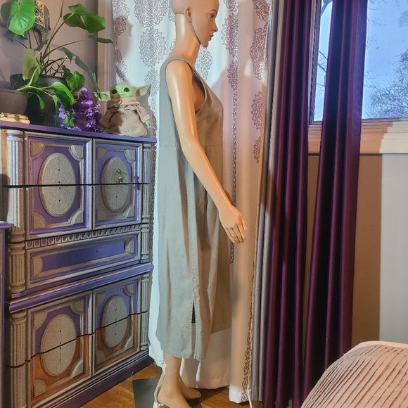 Sleeveless greenish dress with flowers - Picture 5 of 7